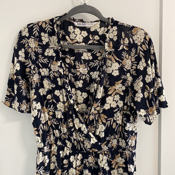 ZARA Floral Wrap Dress in Medium - Picture 3 of 9